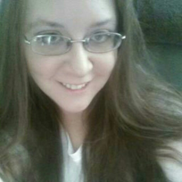 Meet your Posher, Heather - Picture 2 of 2